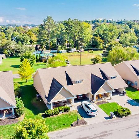 Home With Community Pool - 2 Miles To The Island! Pigeon Forge Exterior photo