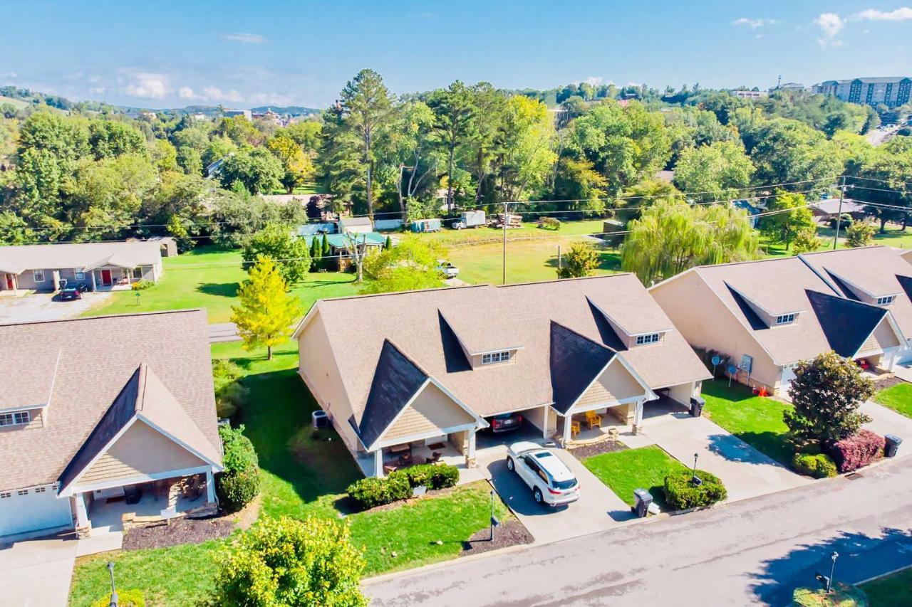 Home With Community Pool - 2 Miles To The Island! Pigeon Forge Exterior photo