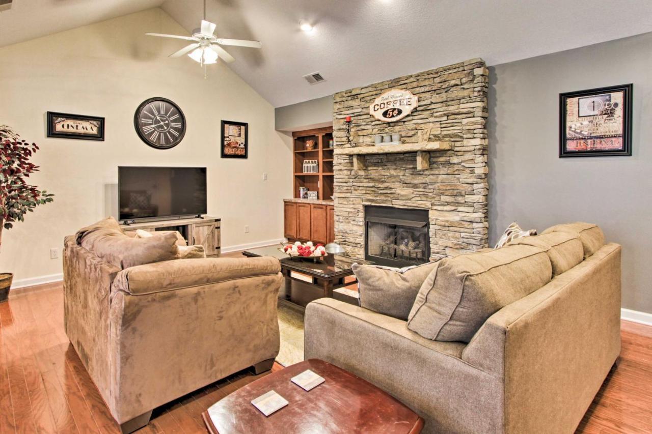 Home With Community Pool - 2 Miles To The Island! Pigeon Forge Exterior photo