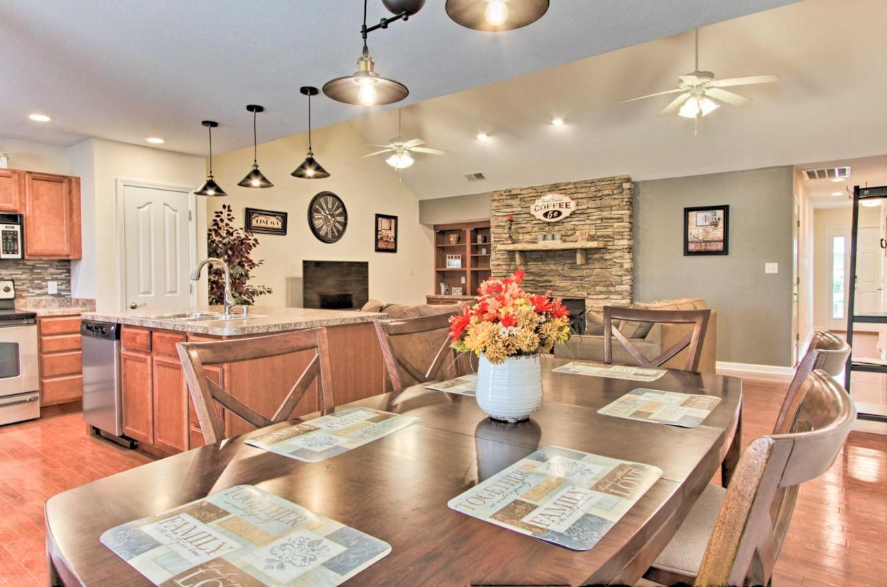 Home With Community Pool - 2 Miles To The Island! Pigeon Forge Exterior photo