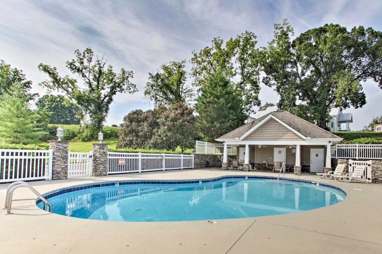 Home With Community Pool - 2 Miles To The Island! Pigeon Forge Exterior photo