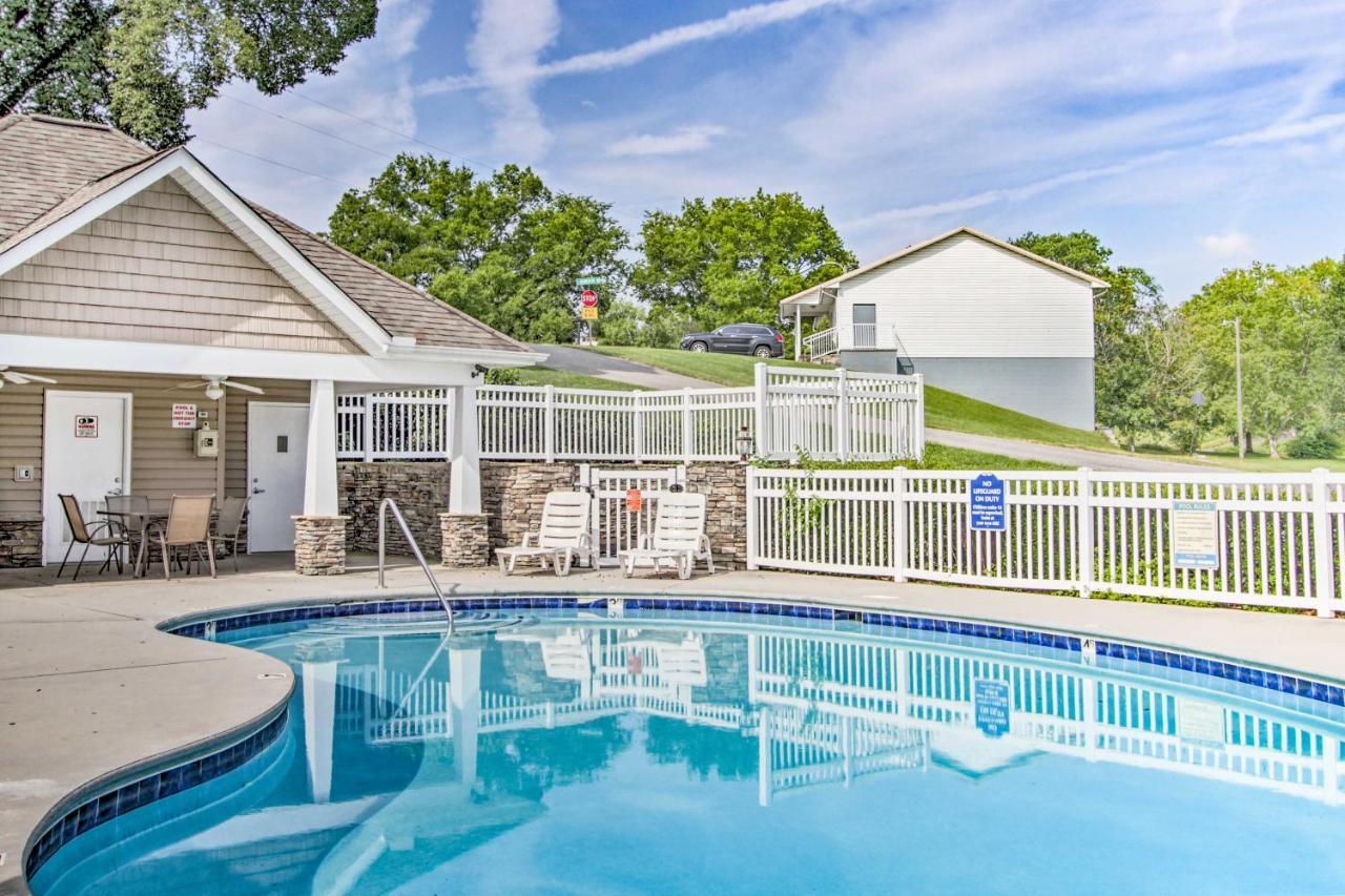 Home With Community Pool - 2 Miles To The Island! Pigeon Forge Exterior photo