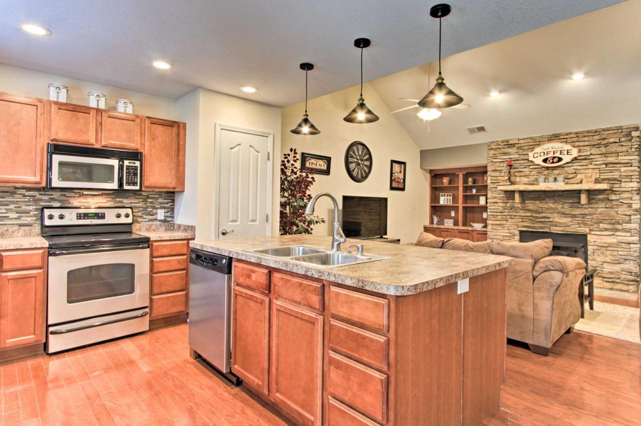 Home With Community Pool - 2 Miles To The Island! Pigeon Forge Exterior photo
